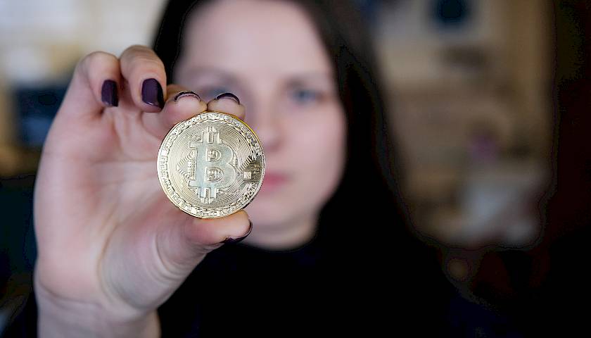 Bendra kriptovaliutų rinkos kapitalizacija vėl krito žemiau 1 trln. USD