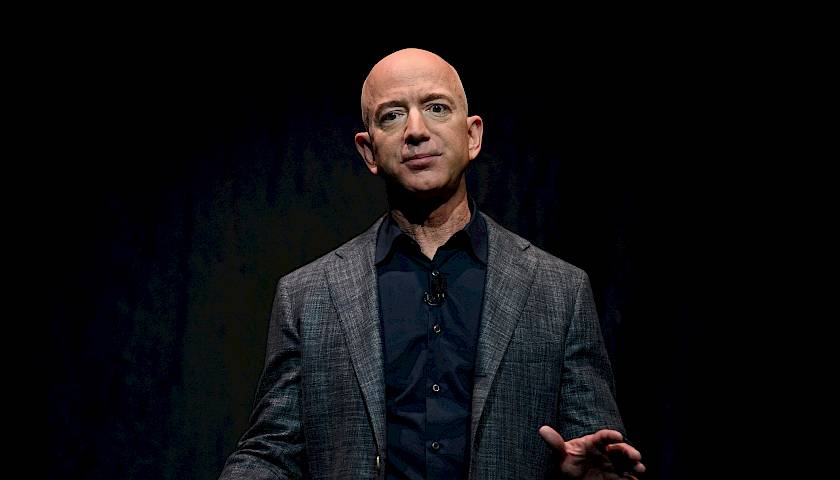 „Amazon“ ruošiasi atleisti 10.000 darbuotojų, per metus akcijos pigo 40%