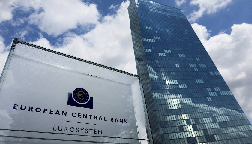 ECB gali prilėtinti palūkanų kėlimo tempą