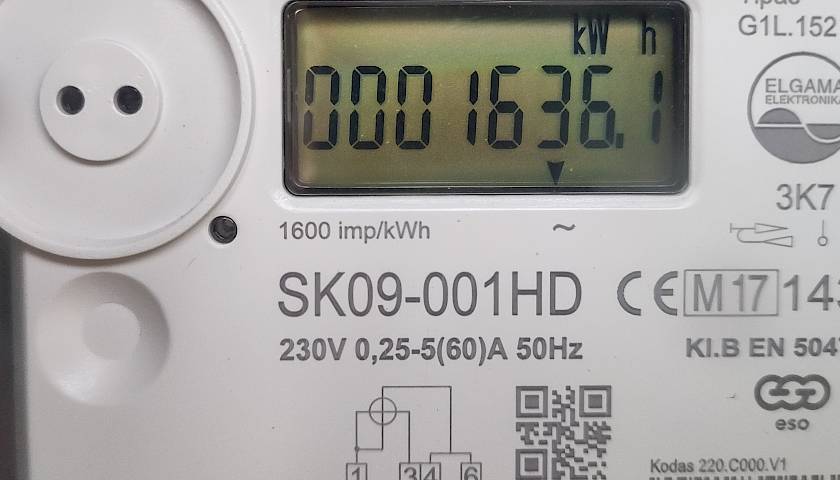 Elektros tiekėjai iki 15% sumažino fiksuotų planų tarifus