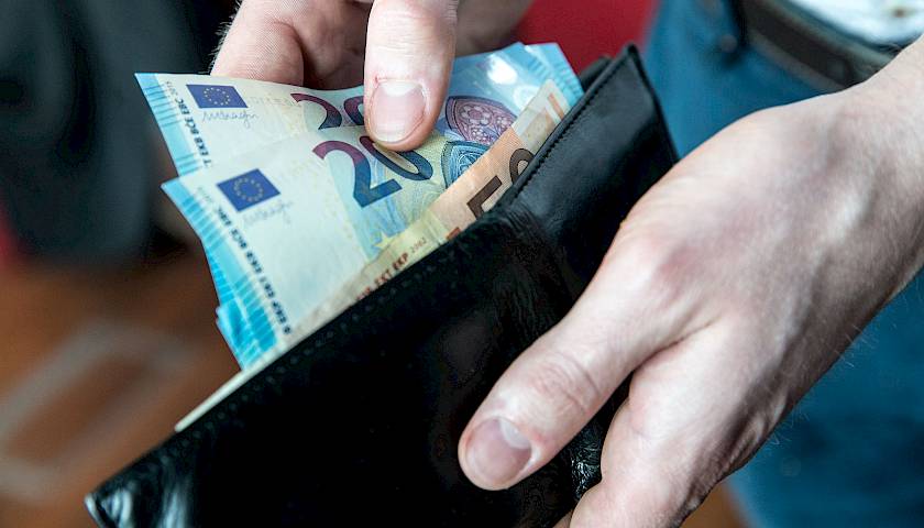 Tyrimas: dauguma gyventojų mano, kad finansinė situacija nuo jų pačių nepriklauso