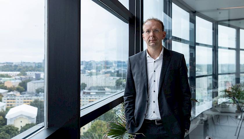 Kodėl mažėja infliacija, bet palūkanų normos – ne