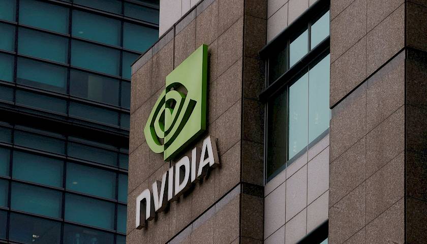 Prognozė: trigubai išaugusi „Nvidios“ akcijos kaina į lubas dar neatsimušė