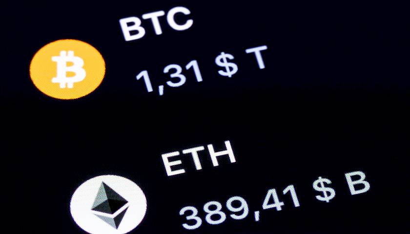 JAV patvirtintus bitkoino ETF lydėjo sėkmė – eteriui dar teks palaukti