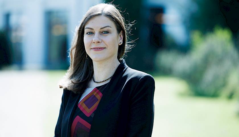 Indėlių palūkanų kreivė leidžiasi žemyn, bet sugrįžimo arti nulio nesitikima