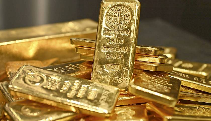 Ekspertas investuotų į auksą ir uraną