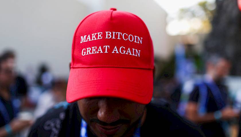 Bitkoinas išlieka žemiau 100.000 USD lygio: D. Trumpo ėjimų įtaka