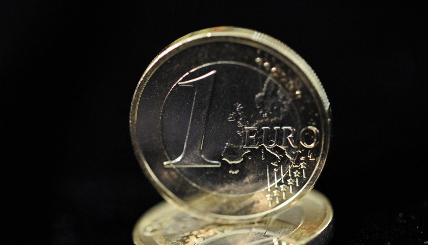 Baltijos birža: estai renkasi tarp dviejų biržos bankų, Šiaulių bankas pasiekė 1 Eur