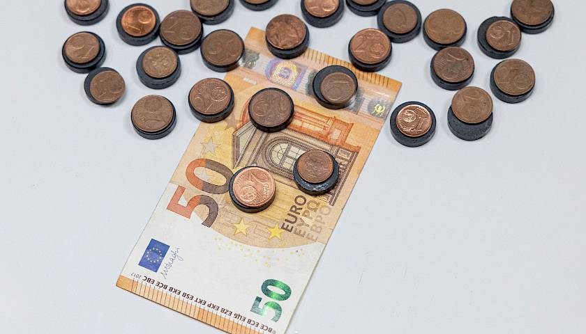 Kur lanksčiomis sąlygomis laikyti pinigus ir kiek už juos moka