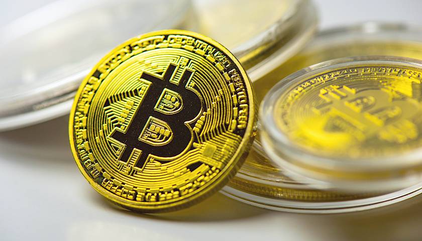 Bitkoino kaina nežymiai svyruoja: investuotojai mato perspektyvų augimui