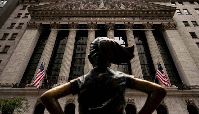 Analitikai: S&P 500 galėtų smukti 20% metų pabaigoje, jei infliacija šoktelėtų iki 4%