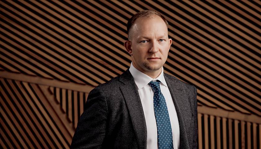 Pasyvių pajamų mitas: kodėl lengvi pinigai neegzistuoja ir kaip industrija uždirba iš jūsų svajonių