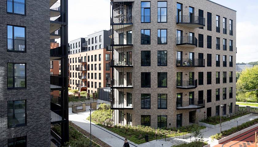 Supaprastintu refinansavimu naudojasi, bet dažniau persitaria dėl sąlygų: kiek sutaupo